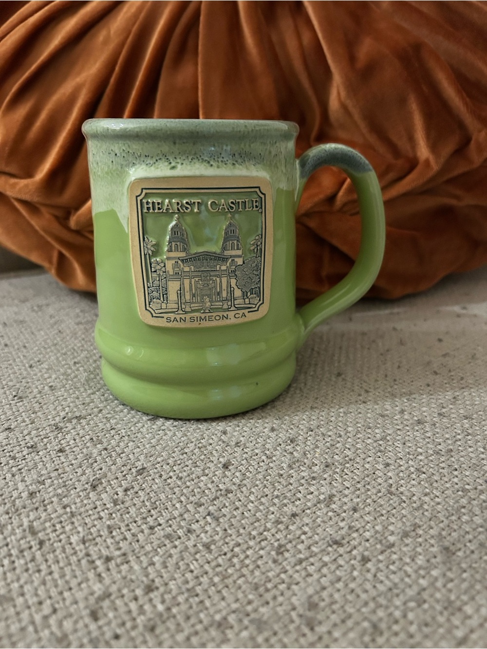 Vintage Hearst Castle Mug Green Ceramic 3D Badge Souvenir San Simeon CA Coffee